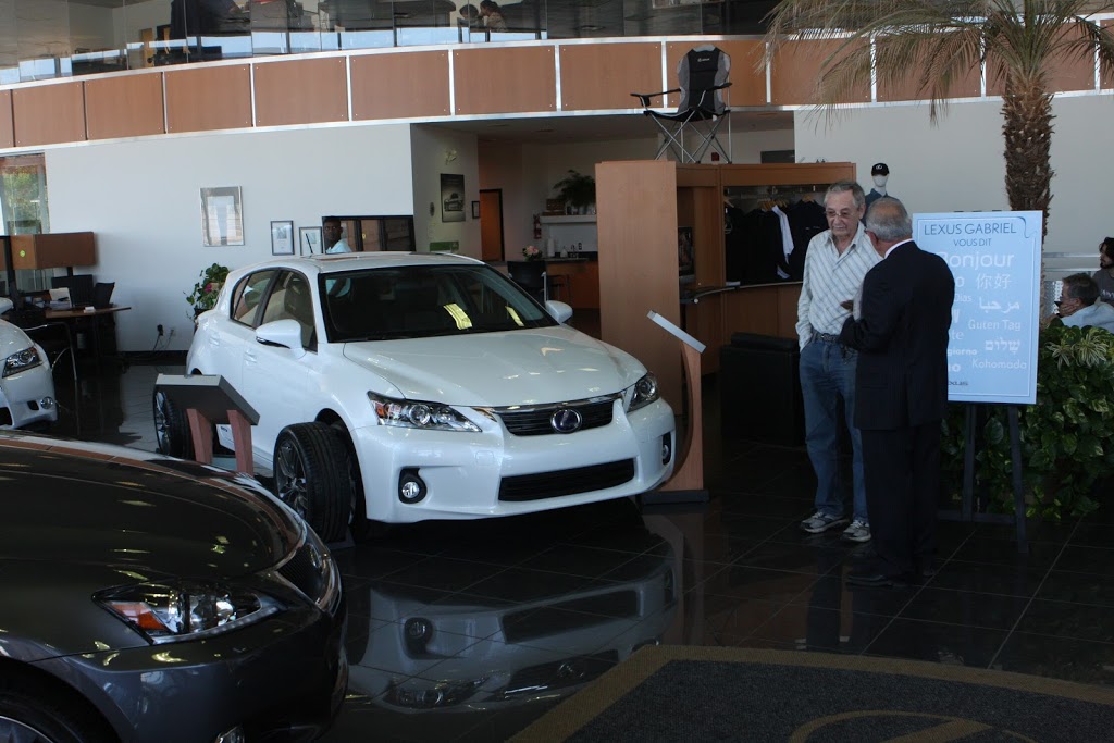 Lexus Gabriel St-Laurent | 3303 Chemin de la Côte-de-Liesse, Saint-Laurent, QC H4N 3C2, Canada | Phone: (514) 747-7777