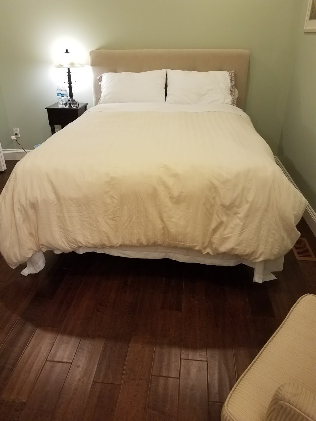 White Rose BnB | 1752 156a St, Surrey, BC V4A 4W1, Canada | Phone: (778) 882-8105