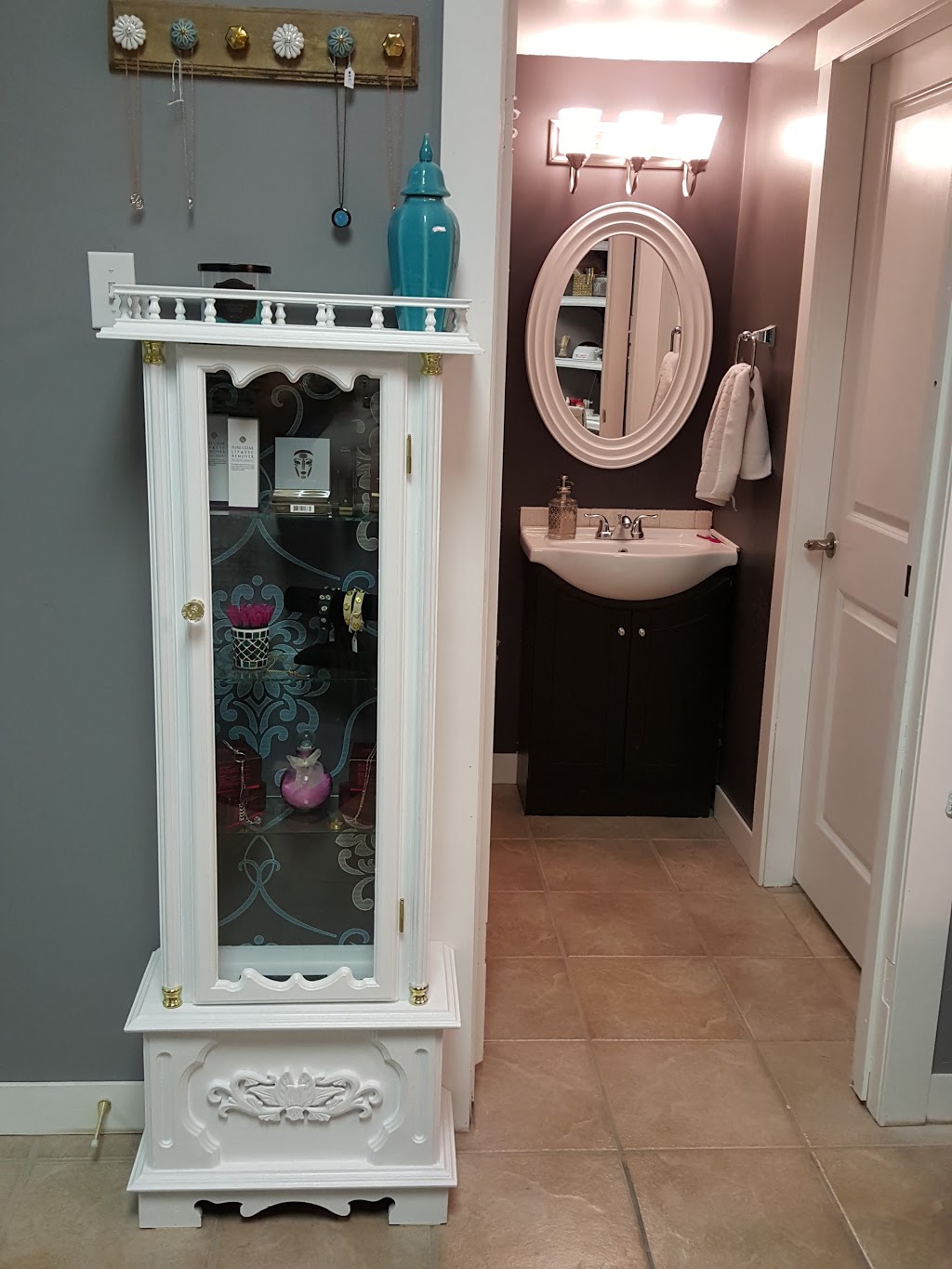 Kristys Hottips | 189 Asher Rd, Kelowna, BC V1X 3H5, Canada | Phone: (250) 863-4607