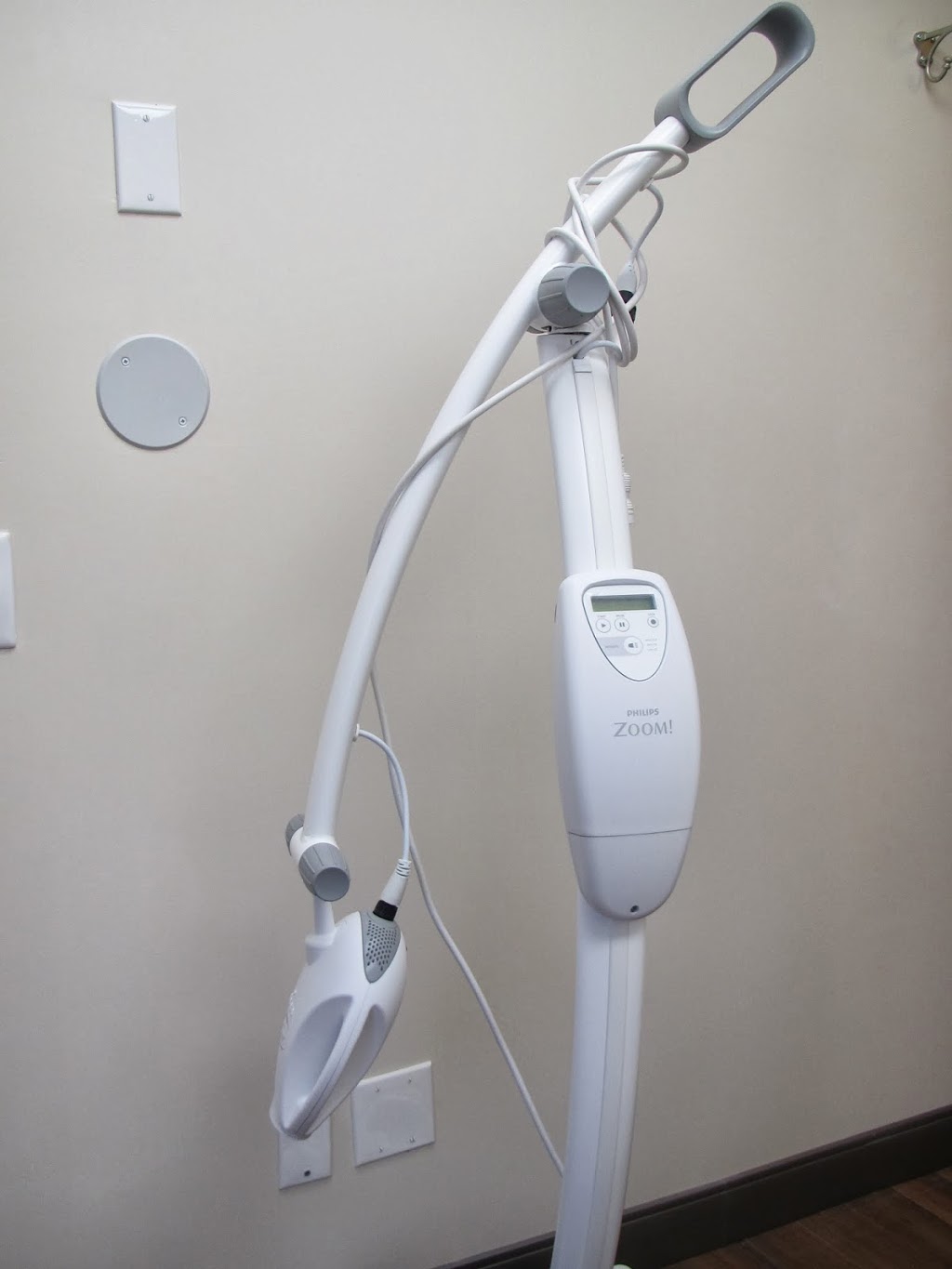 Eringate Dental Clinic | 450 Rathburn Rd, Etobicoke, ON M9C 3S6, Canada | Phone: (416) 695-9372