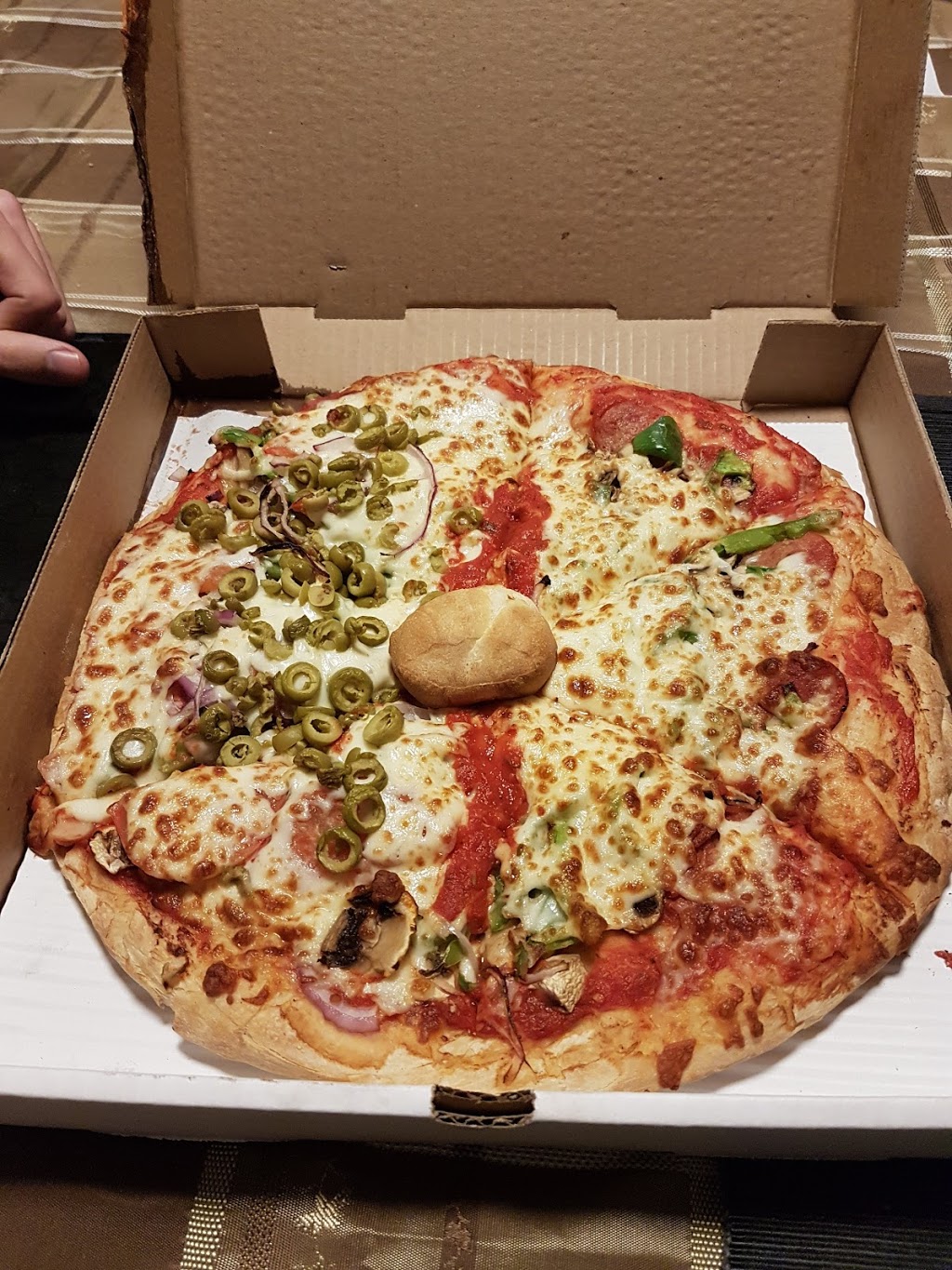 Milan Pizzeria | 64 Rue de la Perrière S, Boucherville, QC J4B 4W8, Canada | Phone: (450) 655-4912