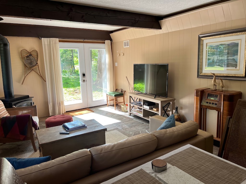 Tall Pine BnB | 265 Sixth St, Gravenhurst, ON P1P 1M2, Canada | Phone: (416) 399-5981