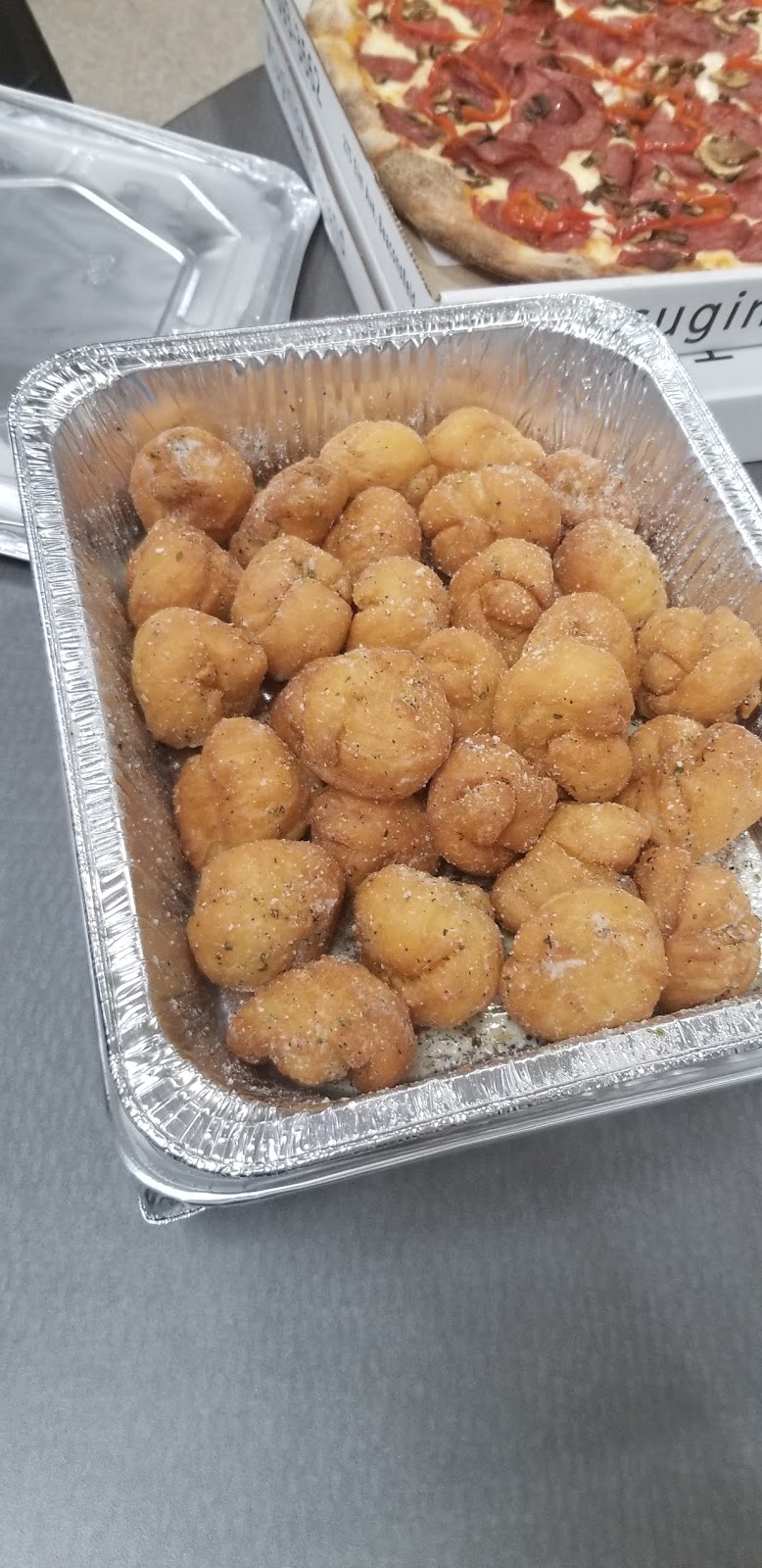 Cuginis Pizza Cafe | 275 Av Elm, Beaconsfield, QC H9W 2C8, Canada | Phone: (514) 693-3662