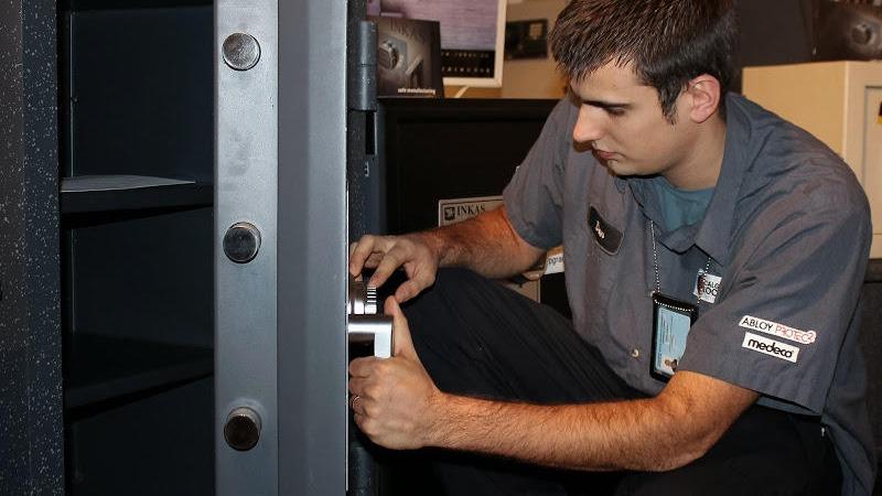 Calgary Lock & Safe | 1655 32 Ave NE, Calgary, AB T2E 7Z5, Canada | Phone: (403) 250-5698