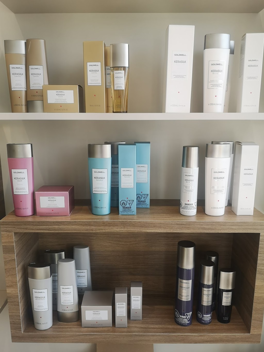 Coiffure La Nuque Inc | 2770 Bd de la Concorde E, Laval, QC H7E 2B4, Canada | Phone: (450) 669-1588