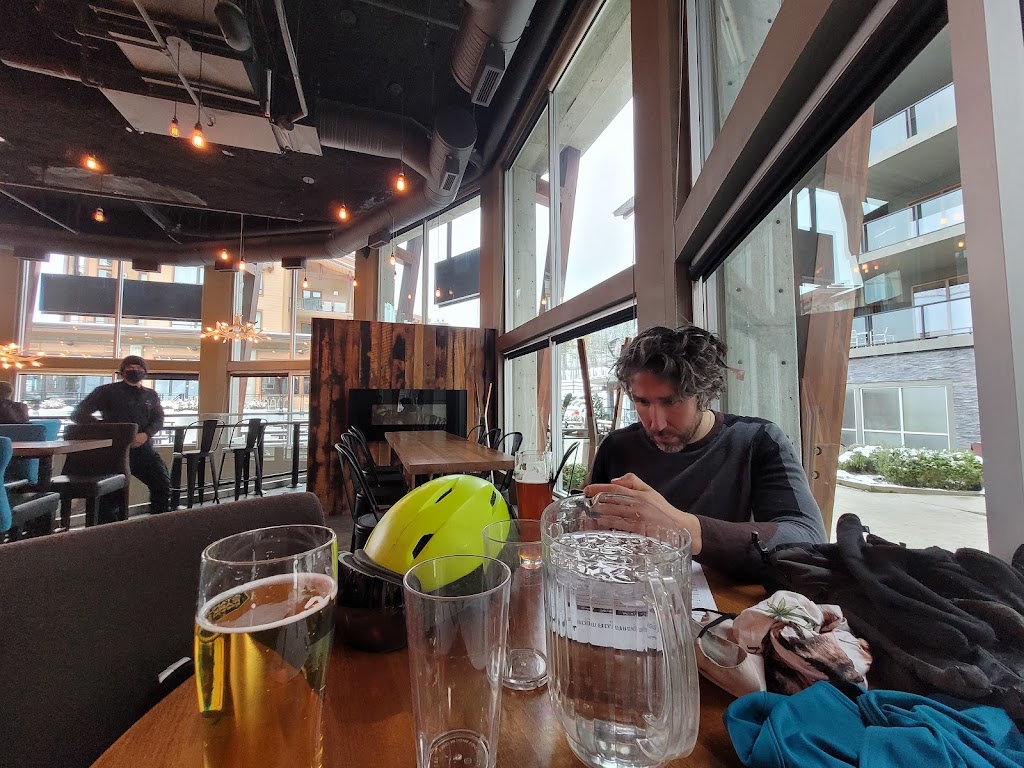 Mackenzie Common Tavern & Food Truck | 2950 Camozzi Rd, Revelstoke, BC V0E 2S1, Canada | Phone: (250) 814-5500