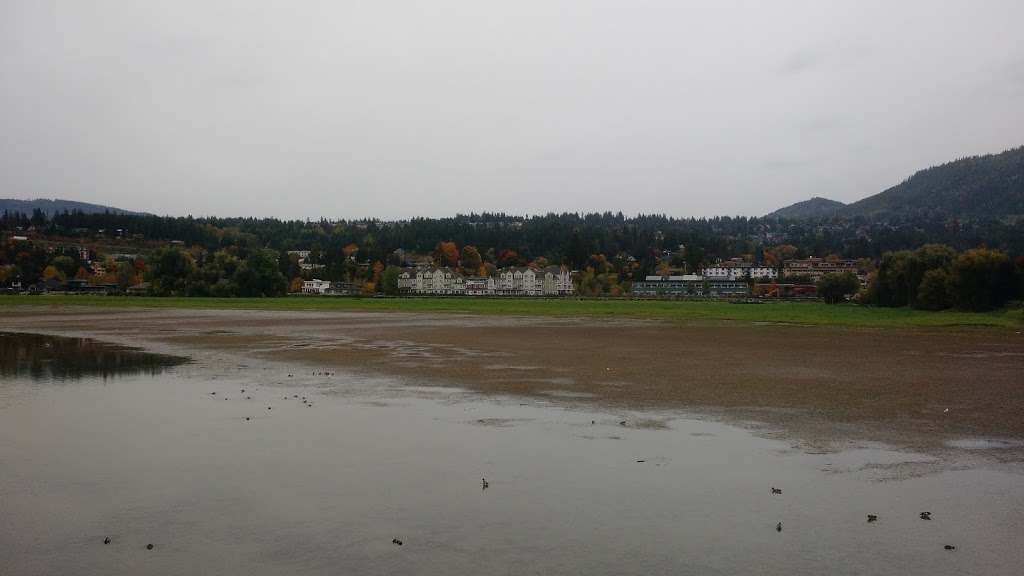 Lakeside Manor Retirement Residence | 681 Harbour Front Dr NE, Salmon Arm, BC V1E 3L7, Canada | Phone: (250) 832-0653