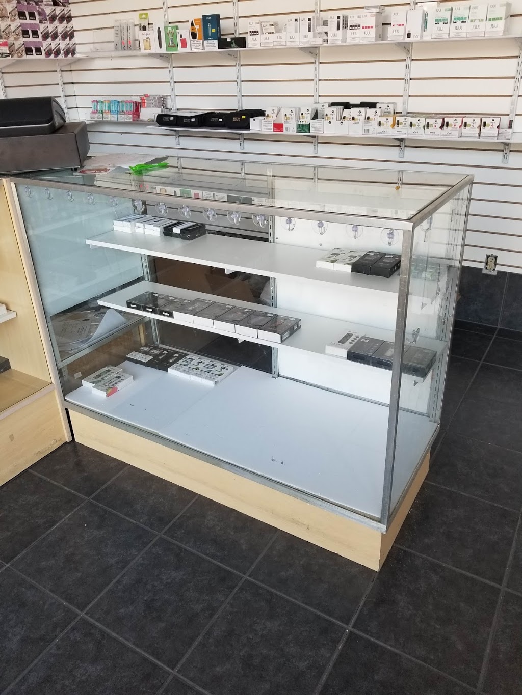 Leamington vape shop | 91 Erie St S, Leamington, ON N8H 3B4, Canada | Phone: (519) 991-8987