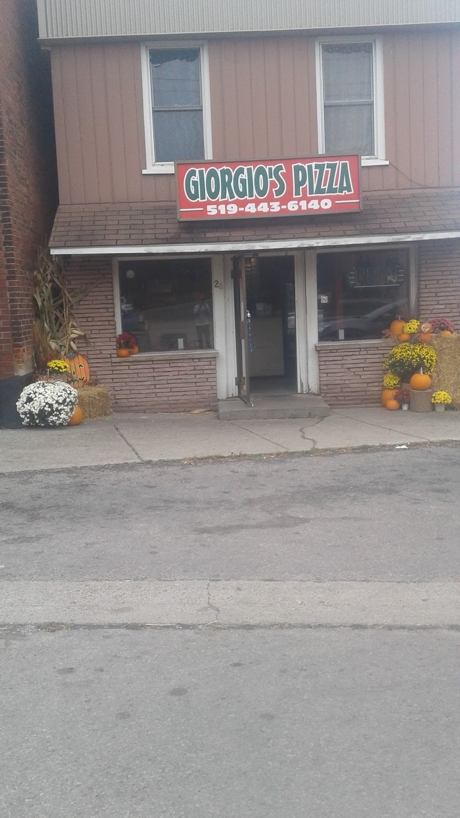Giorgios Pizza | 28 Main St S, Waterford, ON N0E 1Y0, Canada | Phone: (519) 443-6140