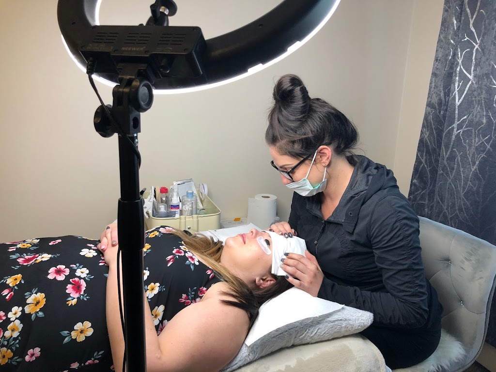 Best Lashes YEG | 1828 Tomlinson Crescent NW, Edmonton, AB T6R 2T4, Canada | Phone: (780) 700-9184