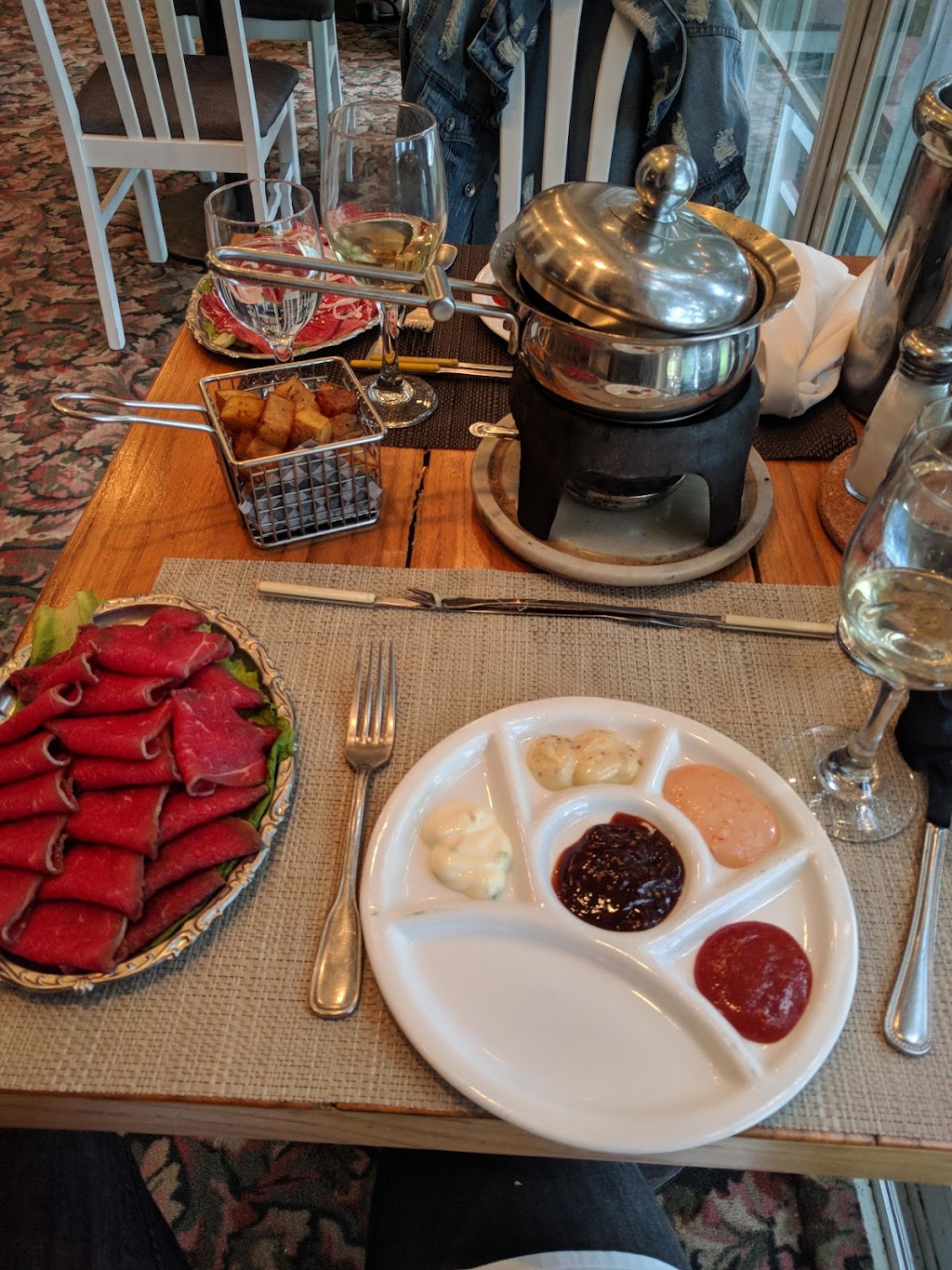 Restaurant La Fondue Du Prince | 94 Rue Ste Anne, Sainte-Anne-de-Bellevue, QC H9X 1L8, Canada | Phone: (514) 457-6278