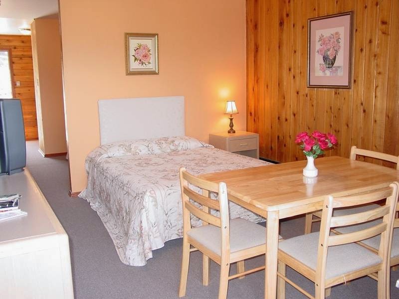 Rocky Mountain Springs Lodge | 5067 Madsen Rd, Radium Hot Springs, BC V0A 1M0, Canada | Phone: (250) 409-7999