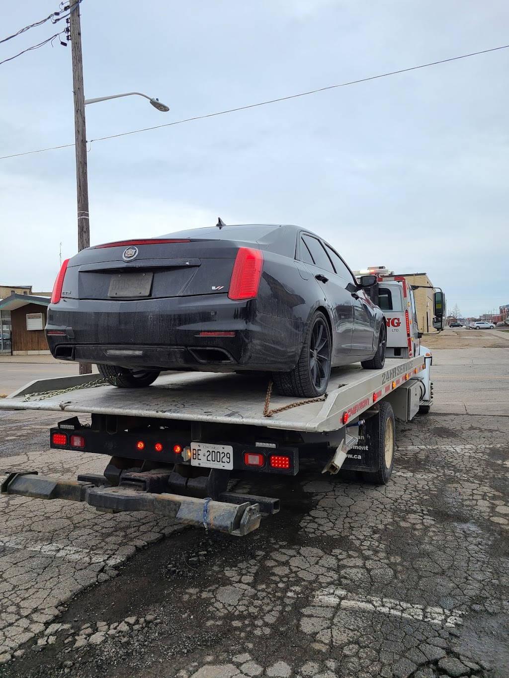 London Towing & 50 Auto Unlock | 1430 Jalna Blvd #3, London, ON N6E 3C1, Canada | Phone: (519) 694-4242