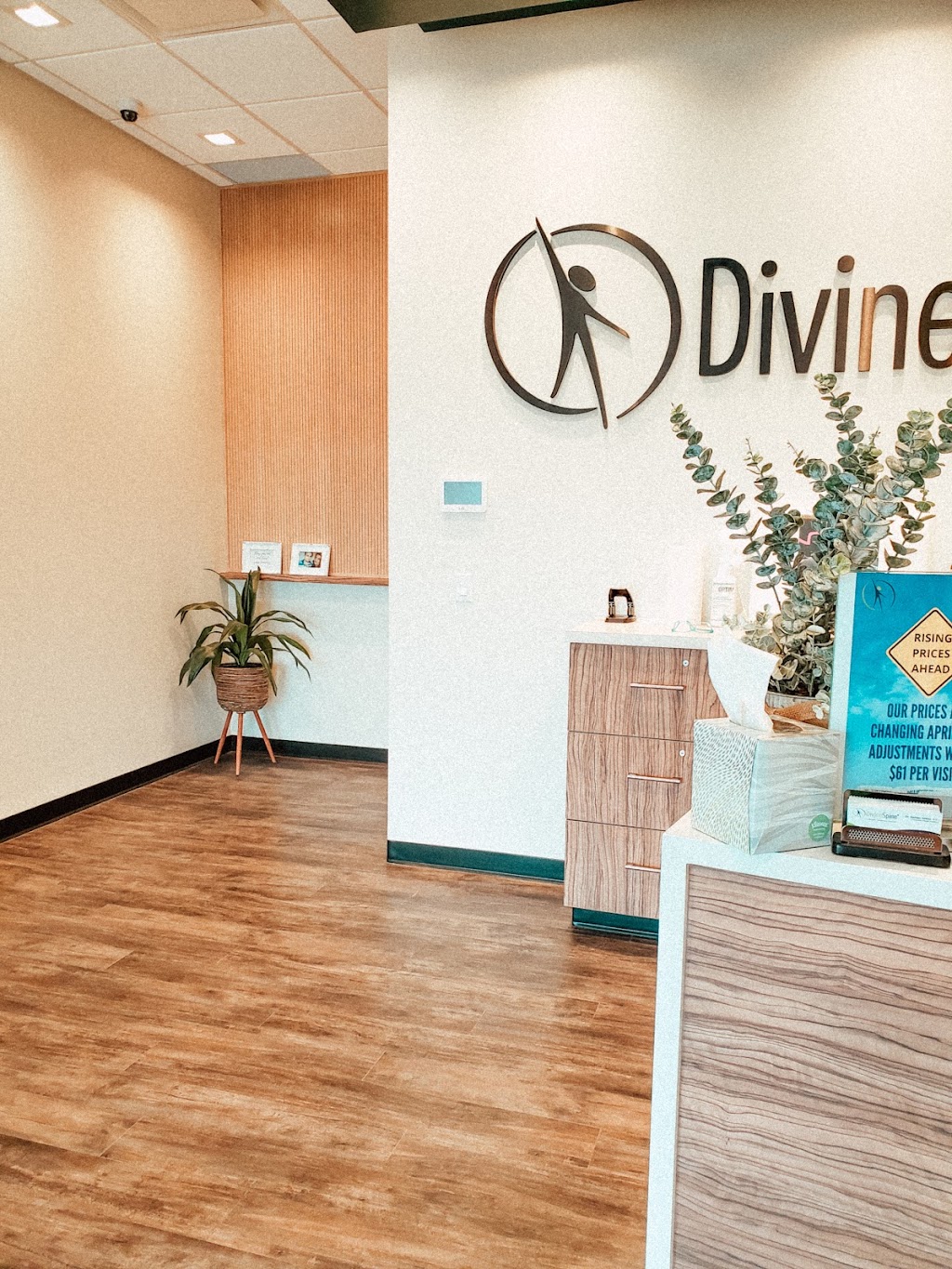 Divine Spine Tamarack | 2447 17 St NW, Edmonton, AB T6T 0Y2, Canada | Phone: (780) 758-7865