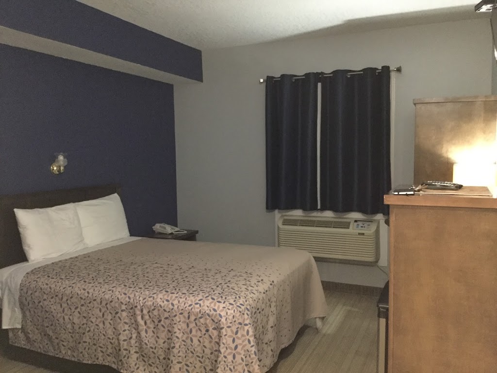 Travellers Motel & Restaurant | 740 9th Ave E, Owen Sound, ON N4K 3E5, Canada | Phone: (519) 376-2680