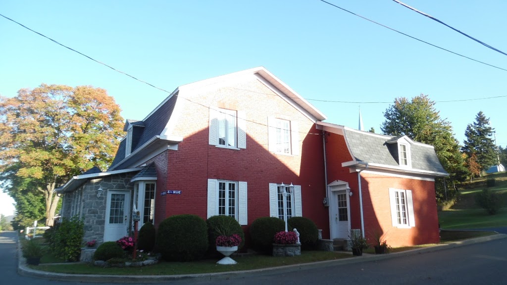 La Rêverie, hébergement | ,Canada, 590 2e Av, Grandes-Piles, QC G0X 1H0, Canada | Phone: (819) 801-2324