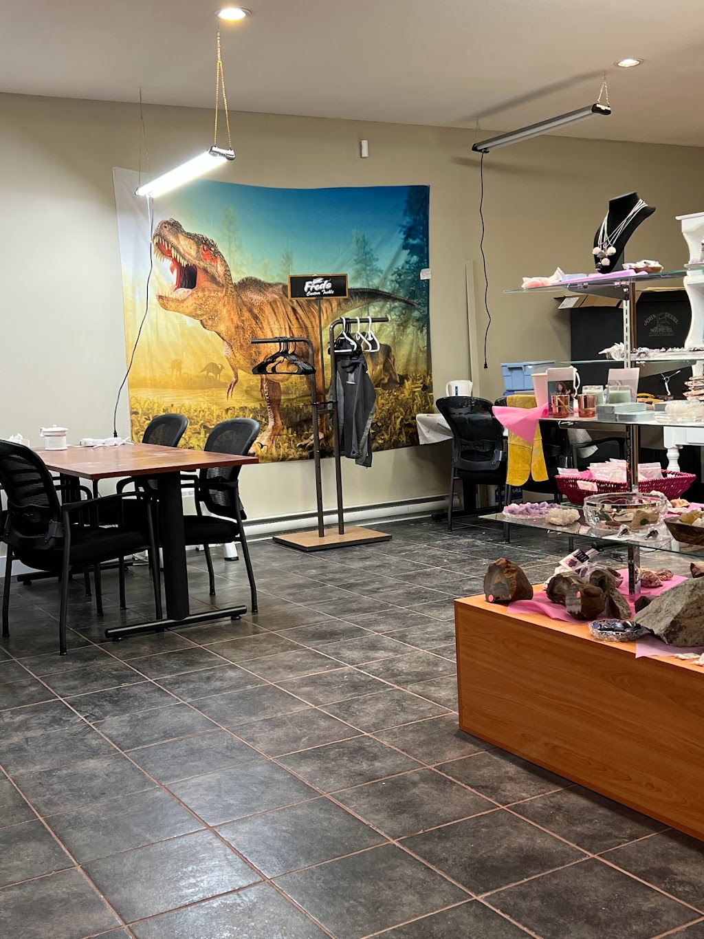 Roam Gemstones | 6336 Vedder Rd unit B, Chilliwack, BC V2R 1E5, Canada | Phone: (604) 793-5267