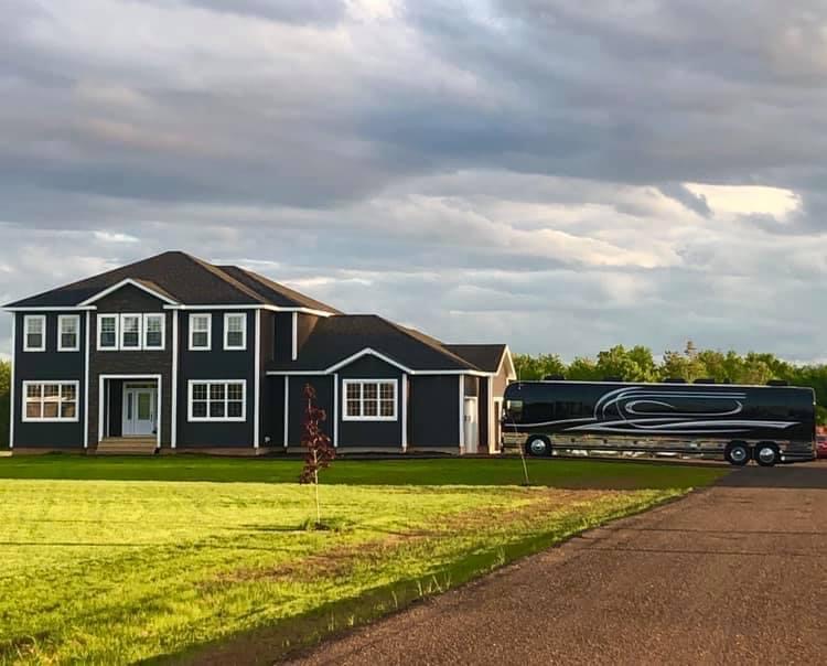 Hornes Luxury Coach | 2399 Ohalloran Rd, Bloomfield, PE C0B 1E0, Canada | Phone: (902) 853-6164