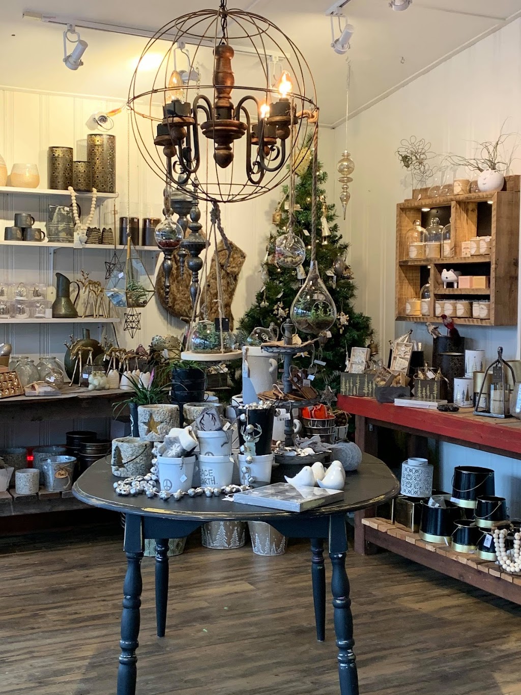 Fleuriste St-Jovite (Mont-Tremblant) | 1250 Rue de St Jovite, Mont-Tremblant, QC J8E 3J9, Canada | Phone: (819) 425-3366