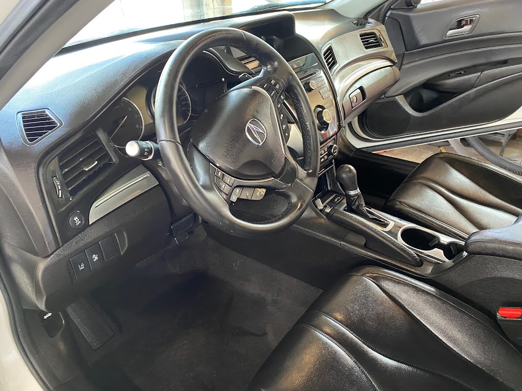 Lave Auto Liquide | 2350 Bd du Curé-Labelle, Laval, QC H7T 1R1, Canada | Phone: (450) 505-6300