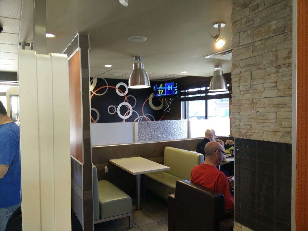 McDonalds | 4840 Wyandotte St E, Windsor, ON N8Y 1H7, Canada | Phone: (519) 944-0896