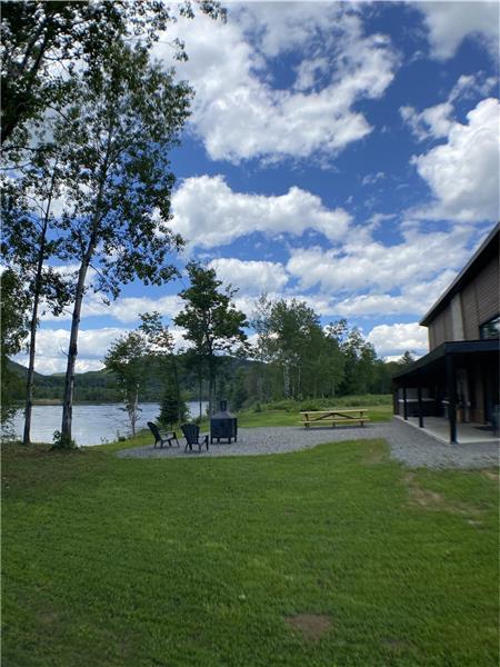Chalet St-Mo | 221 Chem. de lAnse 221, chemin de lAnse, Trois-Rives, Québec, Canada, G0X2C0, Saint-Roch-de-Mékinac, QC G0X 2E0, Canada | Phone: (819) 690-4829
