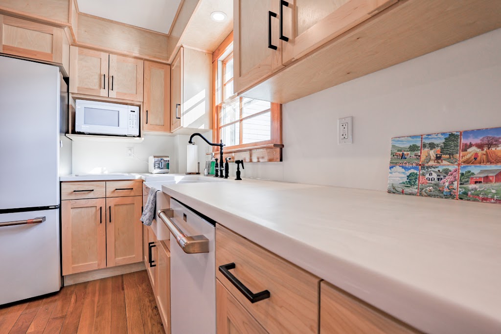 Muriels Ridge - Rustic Farm House Vacation | 4141 Forbes Rd, Mossley, ON N0L 1V0, Canada | Phone: (519) 671-0201
