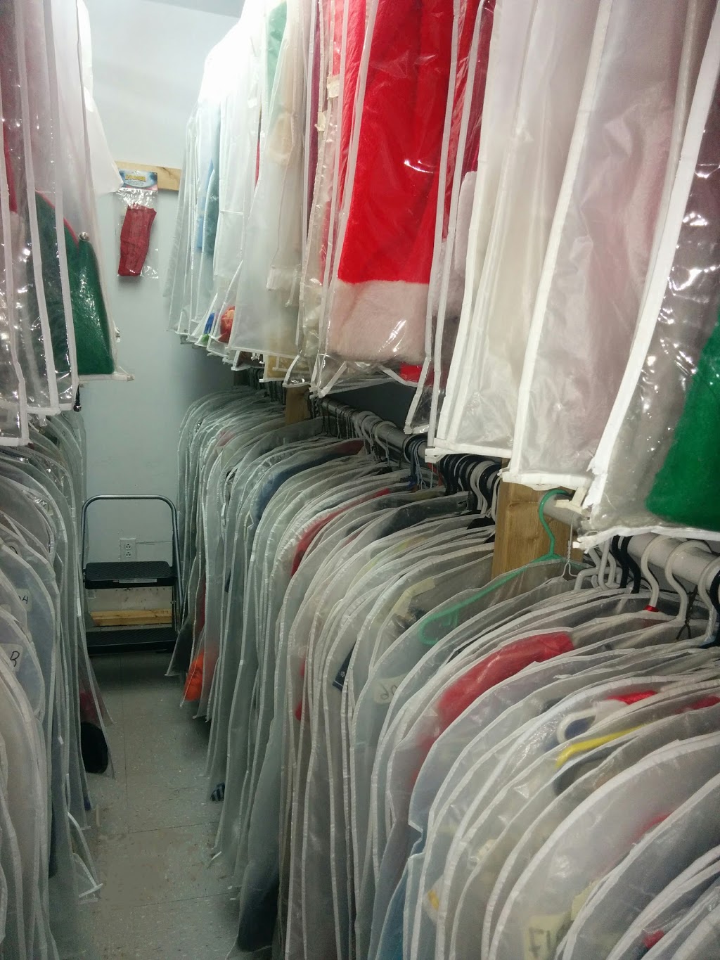 Au Costumes 911 | 1279 Rue des Sureaux, Terrebonne, QC J6X 4G4, Canada | Phone: (514) 803-5070