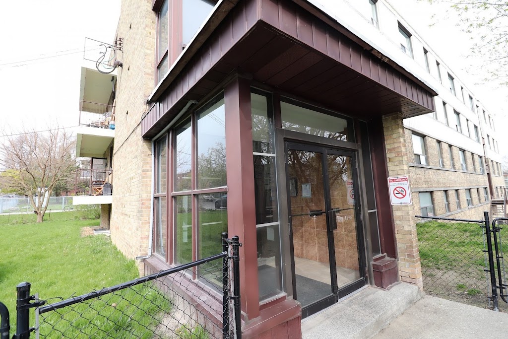 Skyview Royal Heights Apartments | 8 Hill Heights Rd, Etobicoke, ON M8Y 1Z1, Canada | Phone: (416) 239-7185
