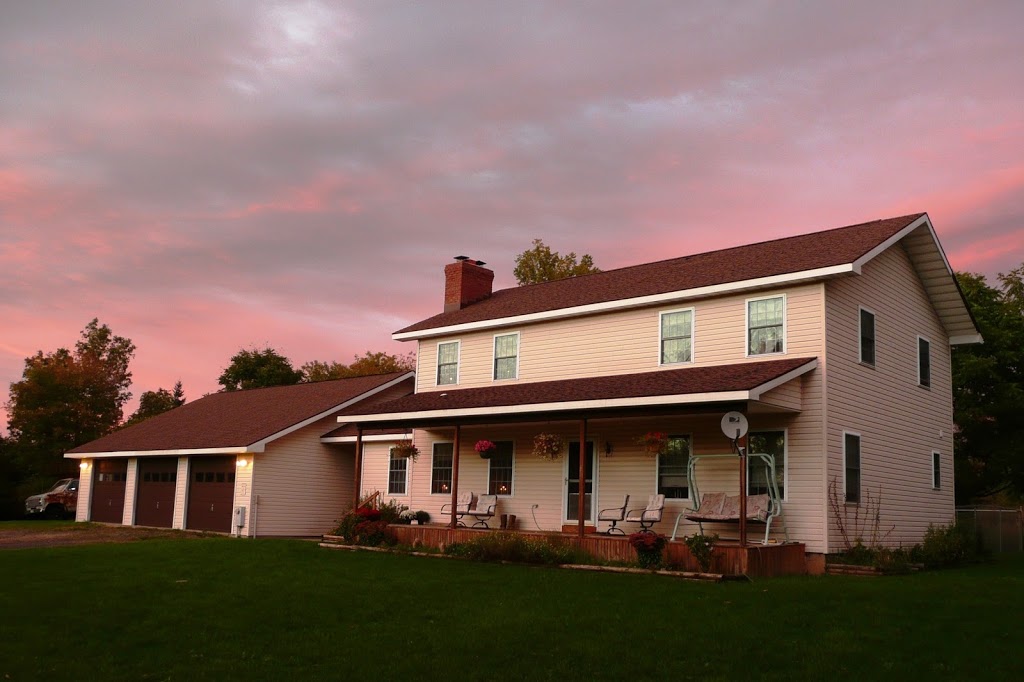 Hidden Meadow Inn | 1950 Sober St, Norfolk, NY 13667, USA | Phone: (315) 384-3234