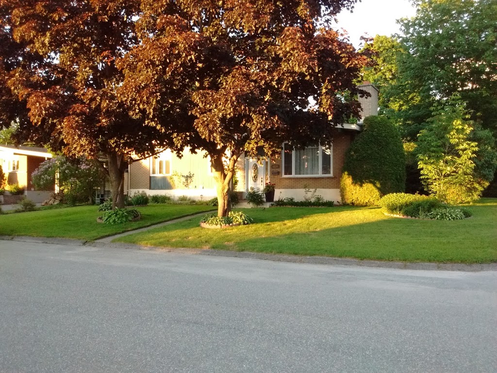 Salon Colonial | 1480 Rue Parent, Sherbrooke, QC J1K 2E1, Canada | Phone: (819) 562-4042