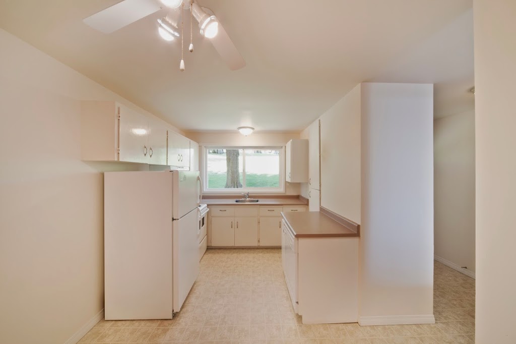 Woodland Park Townhomes | 1190 Cecile Dr, Port Moody, BC V3H 1N1, Canada | Phone: (604) 939-0221