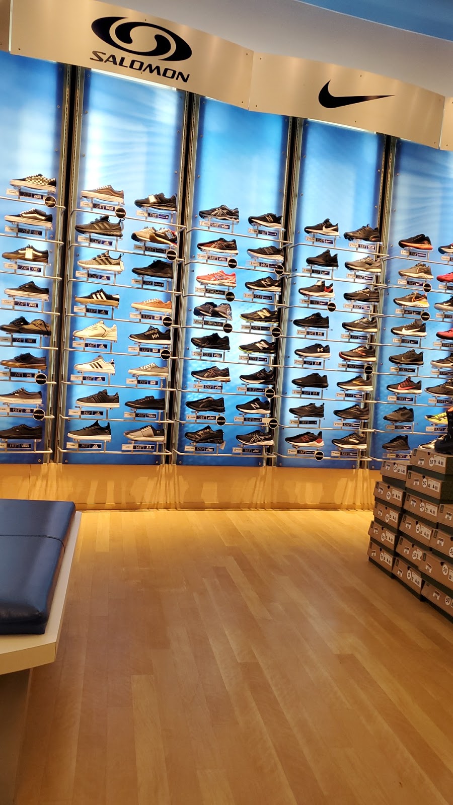 Sports Experts | Place Versailles, 7275 R. Sherbrooke E, Montréal, QC H1N 1E9, Canada | Phone: (514) 355-2330