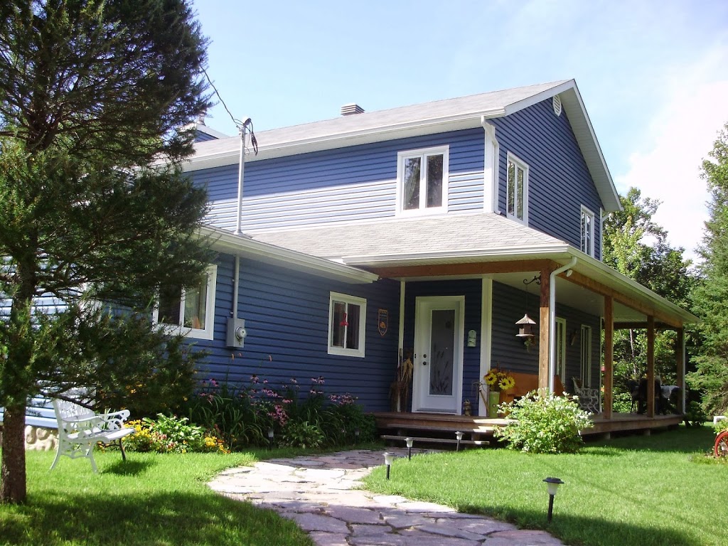 La Petite Douceur | 38 Côte de lEau Vive, Lac-Supérieur, QC J0T 1J0, Canada | Phone: (819) 688-3314