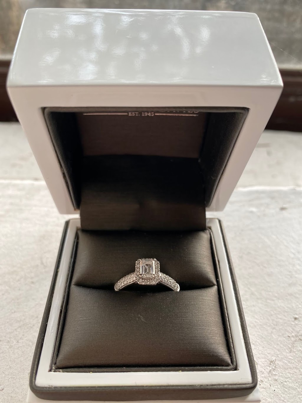 Edwards and Davies Jewellers | 2834 Danforth Ave, Toronto, ON M4C 1M1, Canada | Phone: (416) 698-7880
