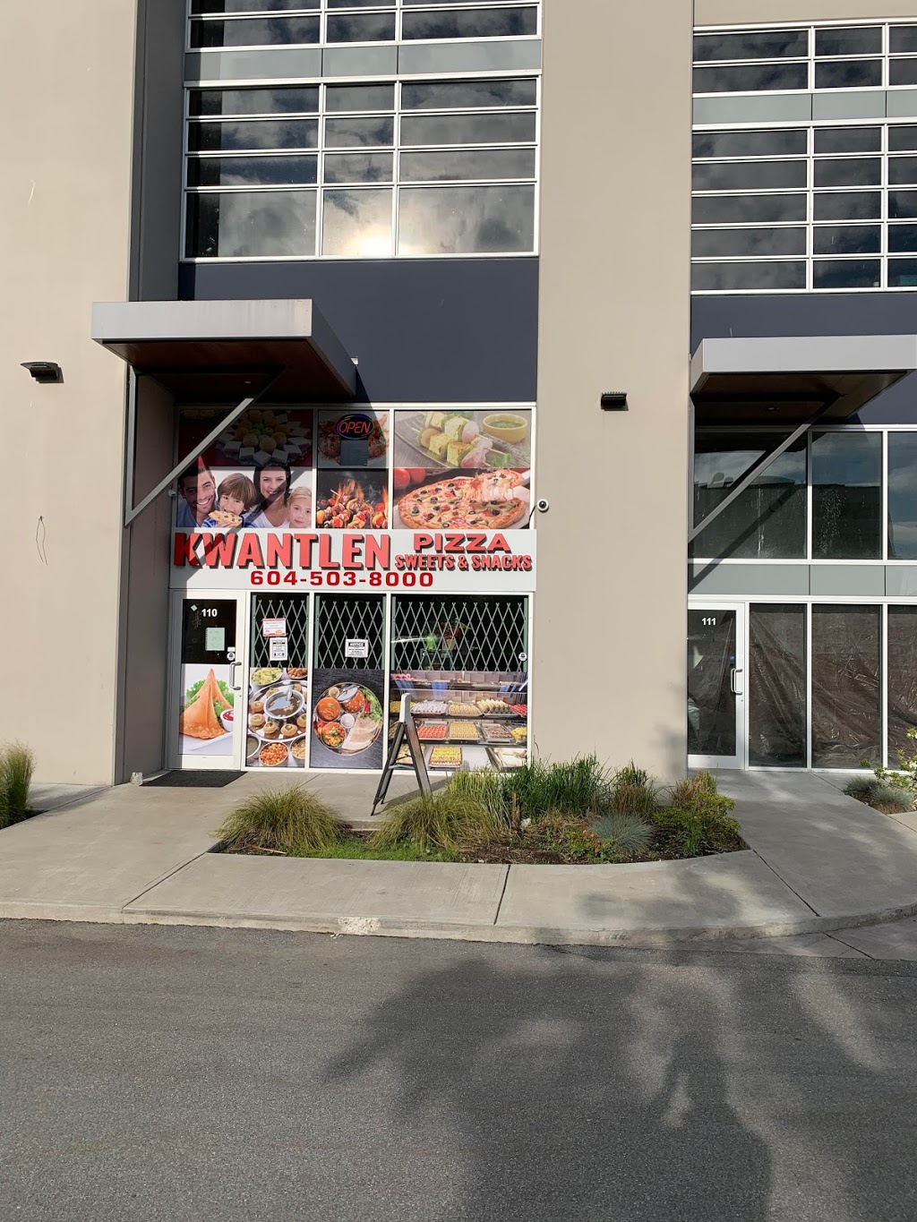 Kwantlen pizza | 6680 152a St Unit 110, Surrey, BC V3S 7J1, Canada | Phone: (604) 503-8000