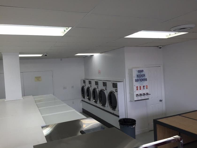 Niagara Coin Laundromat | 488 Lake St, St. Catharines, ON L2N 4H4, Canada | Phone: (905) 906-2184