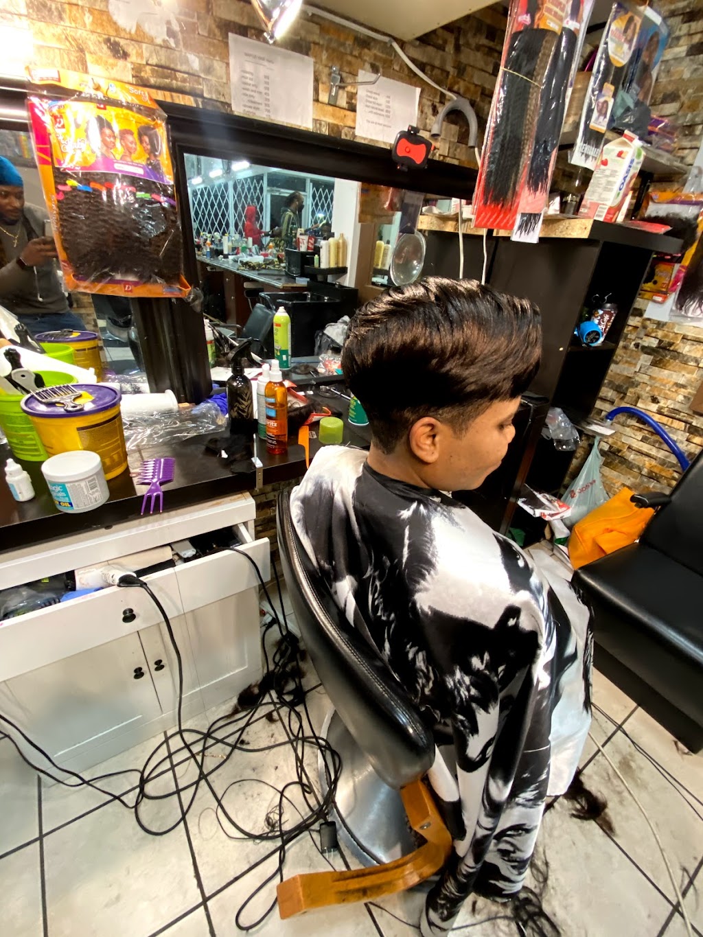 Mapozi hair | 69 Montréal Rd, Ottawa, ON K1L 6E8, Canada | Phone: (613) 746-4004
