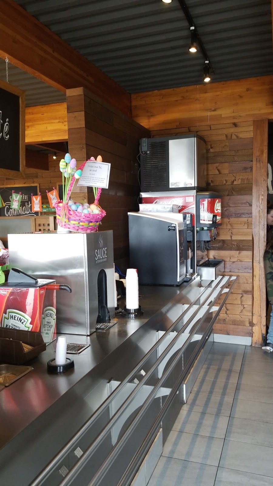 St-Hubert Express | 205 Chemin des Poirier, Montmagny, QC G5V 3X7, Canada | Phone: (418) 241-2104