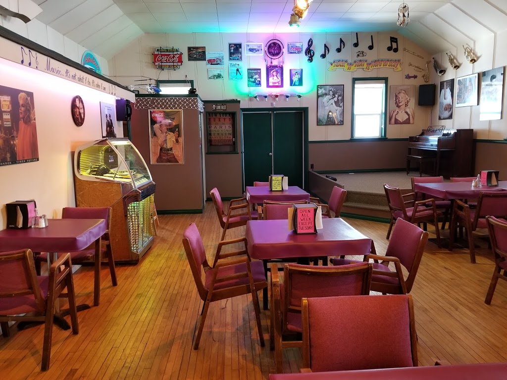 Airliner Drive In | Rd 41E, Beausejour, MB R0E 0C0, Canada | Phone: (204) 268-1000