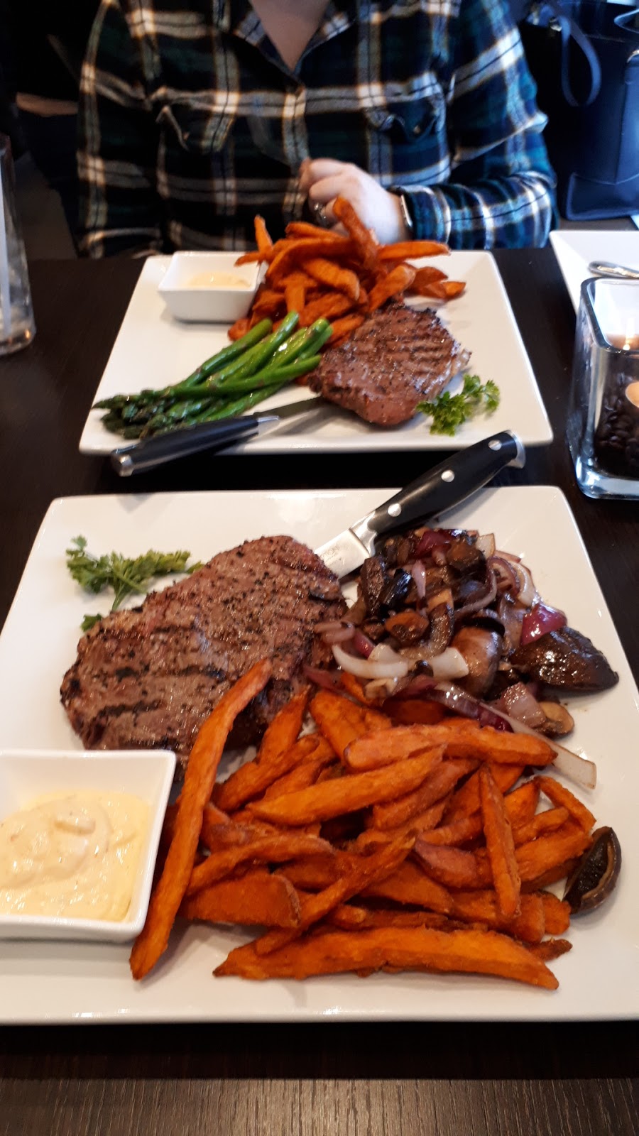 Charlies Steak House & Bar | 978 Kenmount Rd, Paradise, NL A1L 1N3, Canada | Phone: (709) 221-5634