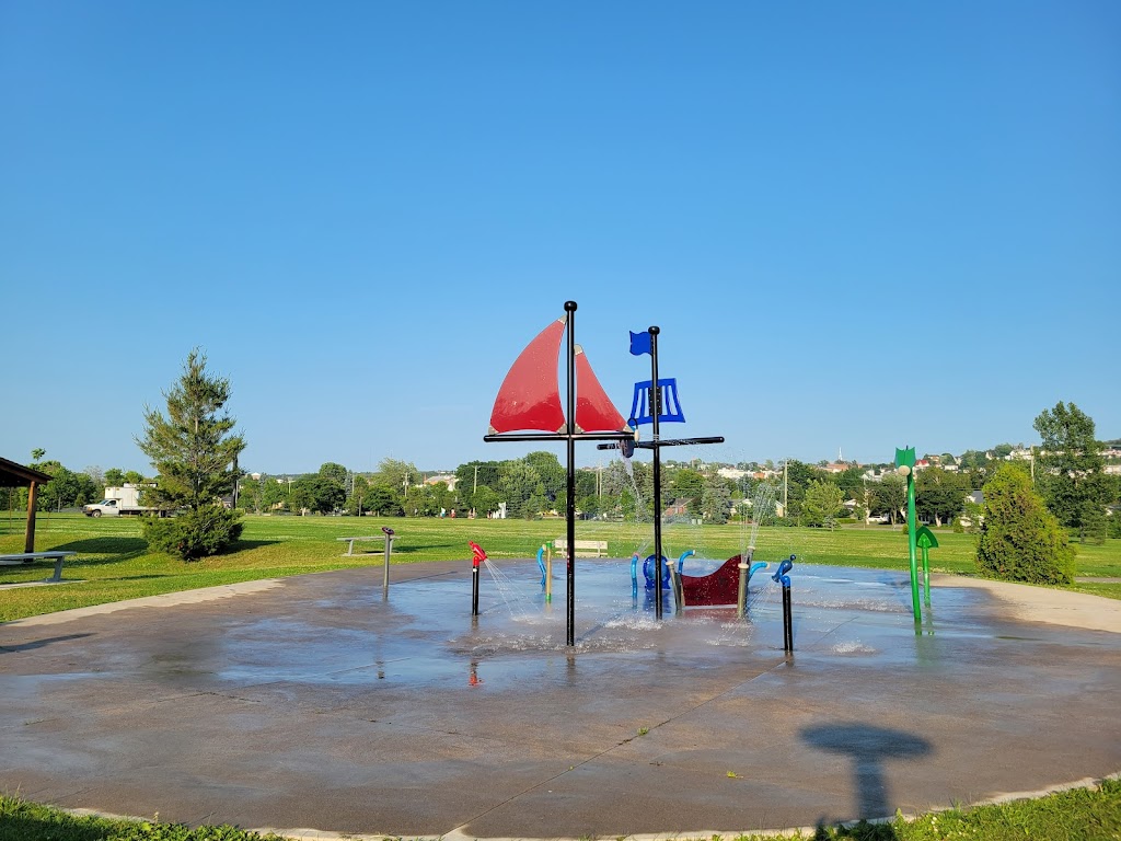 Park Campus-and-the-City | 27 Rue Desjardins, Rivière-du-Loup, QC G5R 5C4, Canada | Phone: (418) 862-1981