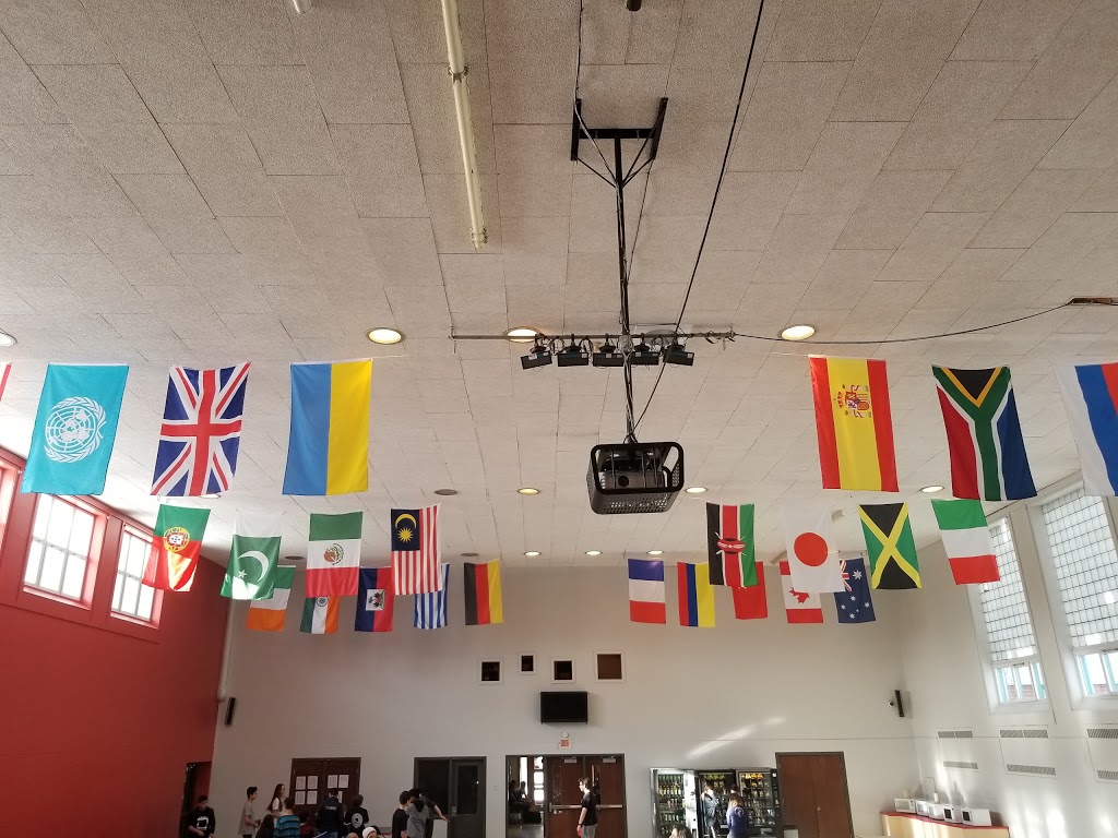 Saint Lambert International High School | 675 Rue Green, Saint-Lambert, QC J4P 1V9, Canada | Phone: (450) 671-5534