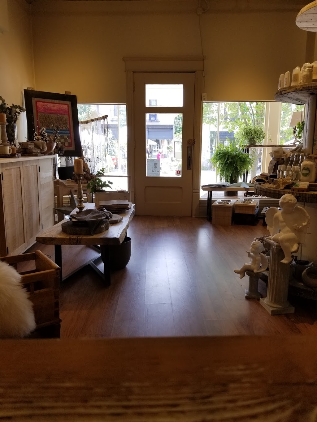 mumba custom furniture | 146 Mill St, Creemore, ON L0M 1G0, Canada | Phone: (705) 441-0300