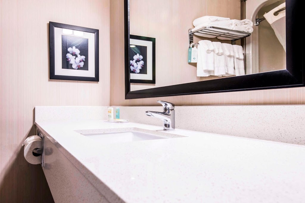 Quality Inn Airport West | 50 Britannia Rd E, Mississauga, ON L4Z 2G2, Canada | Phone: (905) 890-1200