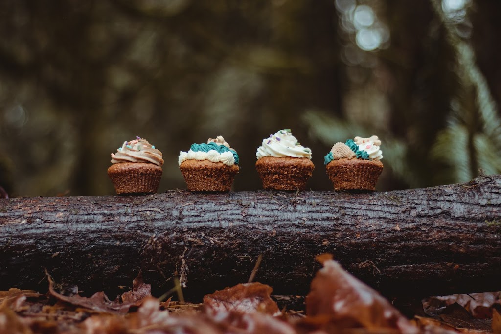 Island puppy cakes | 2979 Colman Rd, Cobble Hill, BC V0R 1L6, Canada | Phone: (250) 709-8579