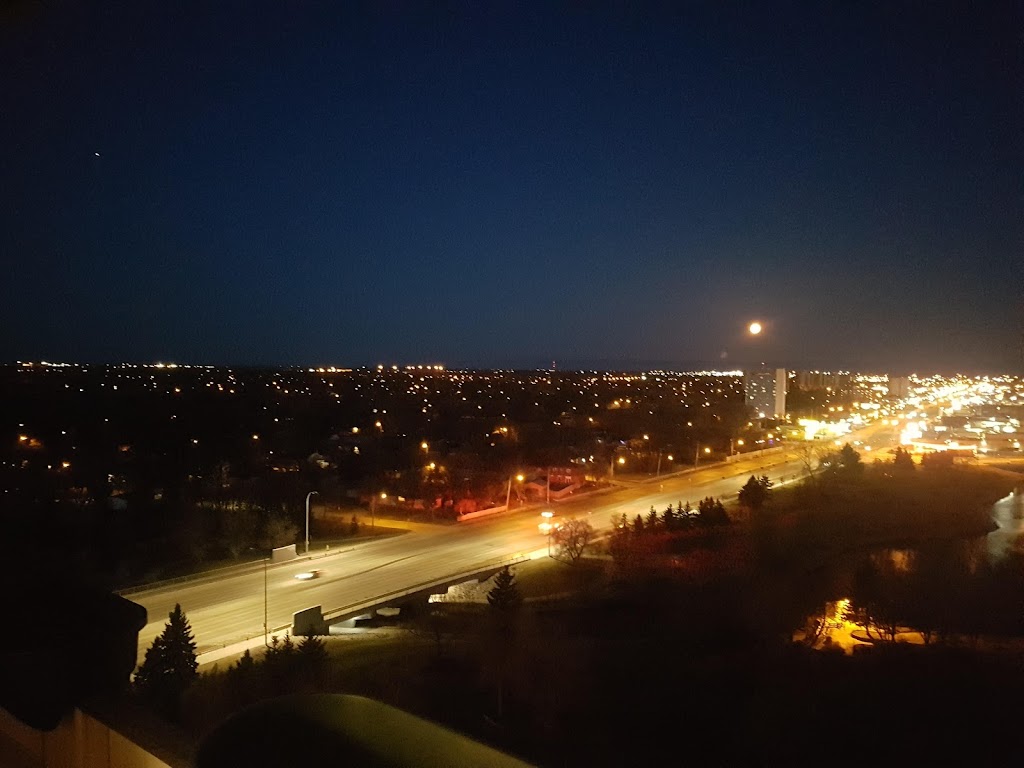 Lancing Court Apartments | 233 Booth Dr, Winnipeg, MB R3J 3M4, Canada | Phone: (204) 888-3747