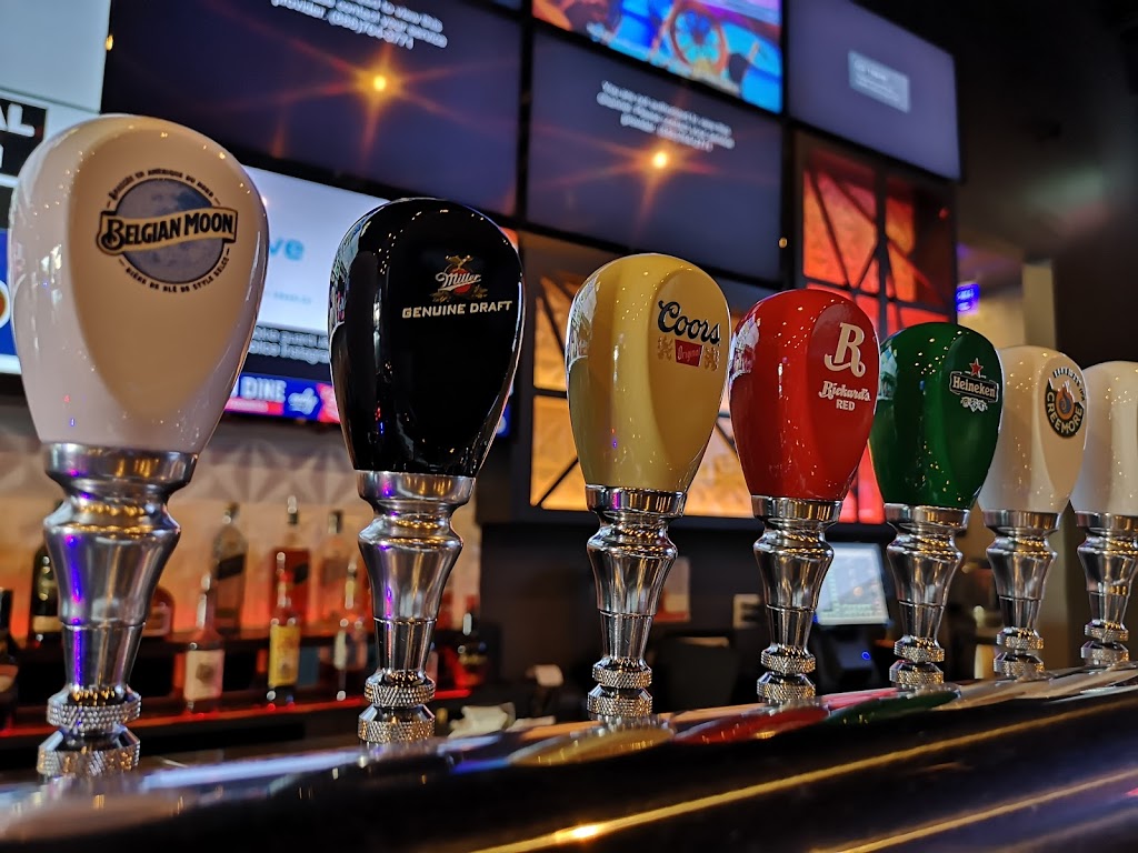 Bar 6ix Sports & Wings | 40 Innovation Dr unit 6 & 7, Woodbridge, ON L4H 0T2, Canada | Phone: (905) 265-1110