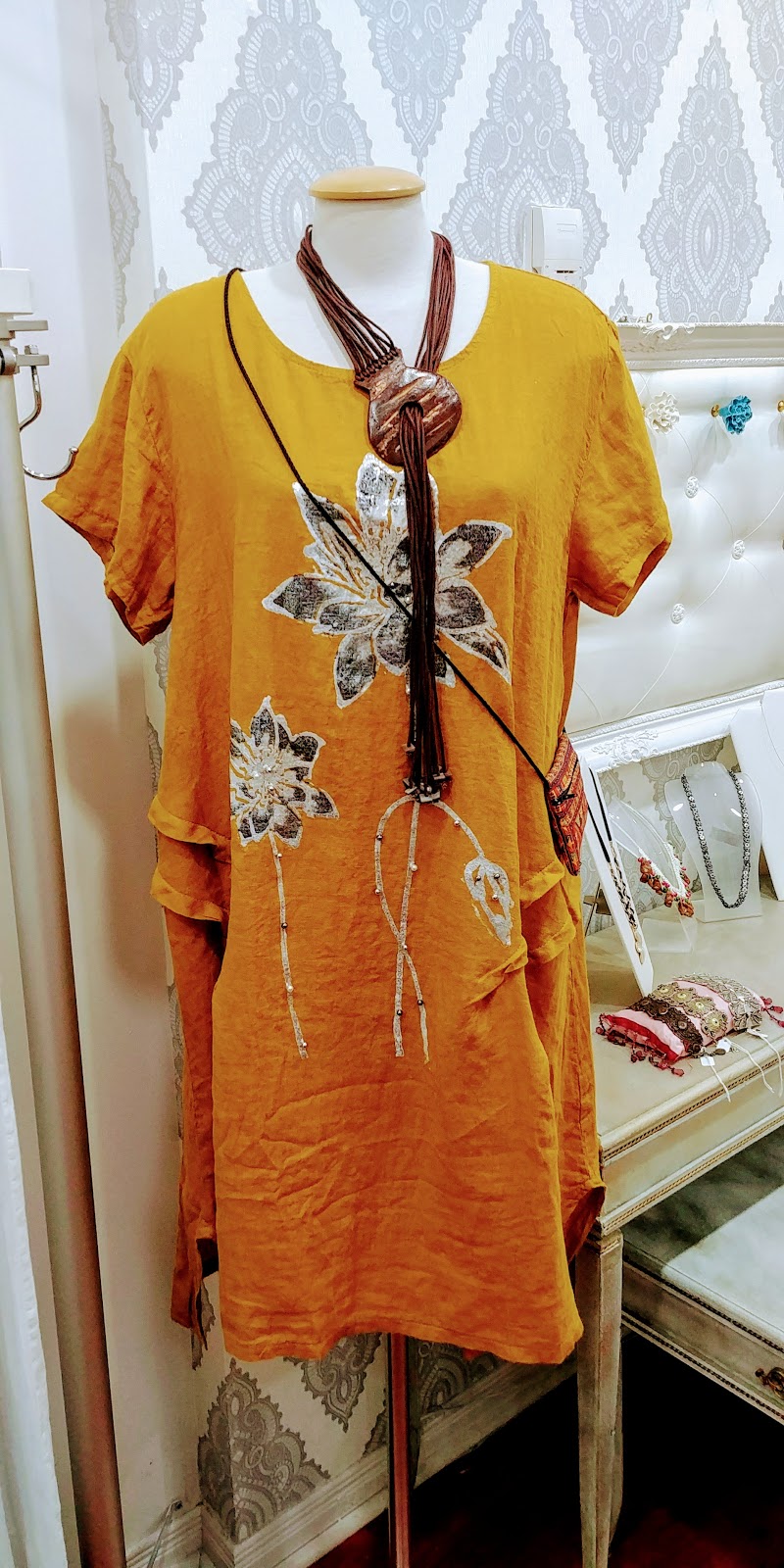 Boutique La Villa | 766 Danforth Ave, Toronto, ON M4J 1L5, Canada | Phone: (416) 406-3444