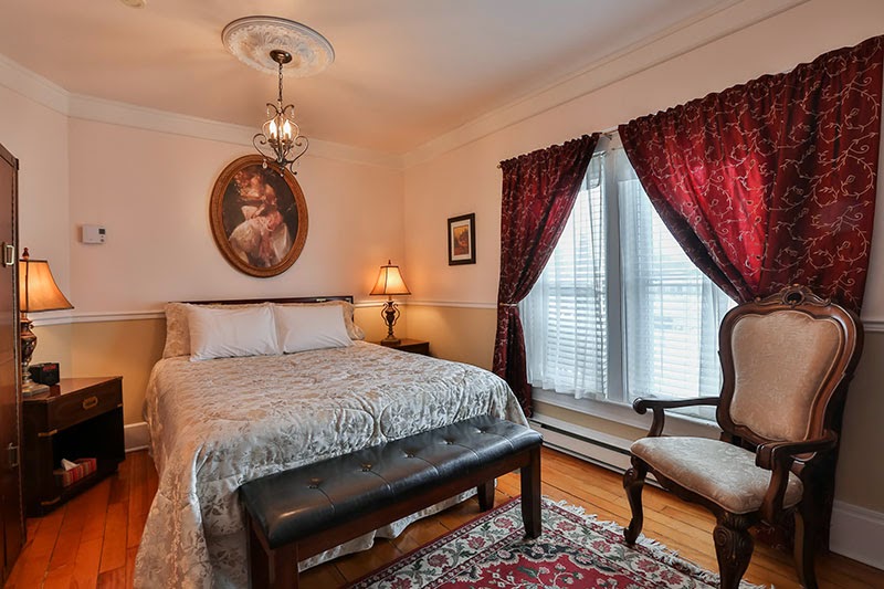 Auberge Chateau Du Lac | 85 Rue Merry S, Magog, QC J1X 3L2, Canada | Phone: (819) 868-1666